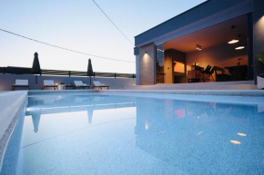 Apartment Holiday Home TiA